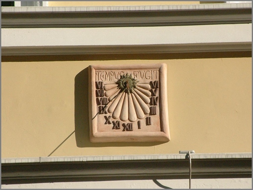 Datei:Sonnenuhr 8.jpg